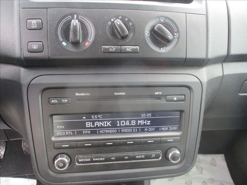 Škoda Fabia 1,2 TSI, klima, serv. kniha, - fotka 16 z 28