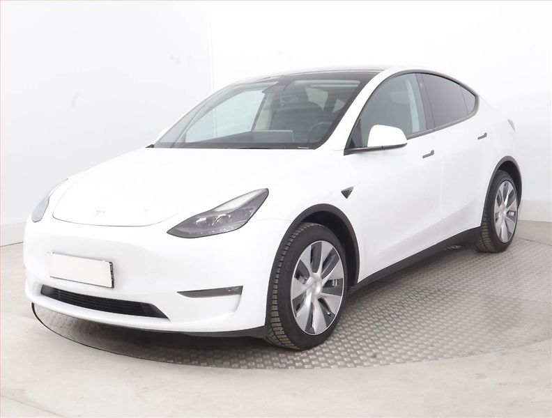 Tesla Model Y (2021) Long Range AWD 75kWh, SoH 91% - fotka 2 z 22