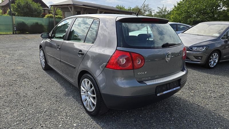 Volkswagen Golf 1.4 TRENDLINE  59KW - fotka 11 z 35
