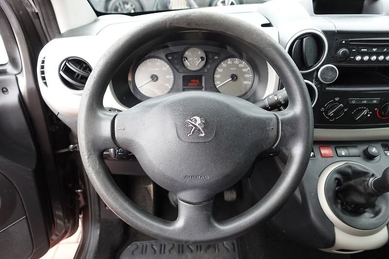 Peugeot Partner 1,6i 72kW M/T 5míst - fotka 14 z 24