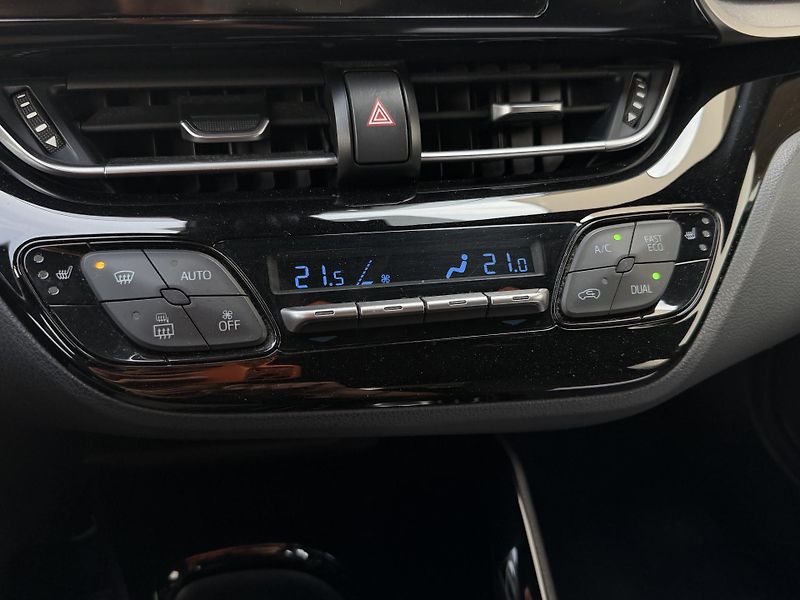 Toyota C-HR 1.8 Hybrid 90kW E-CVT Dynamic - fotka 13 z 22