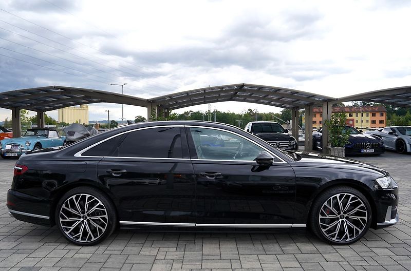 Audi S8 4.0 TFSI Quattro/B&O/Matrix/57 - fotka 7 z 48