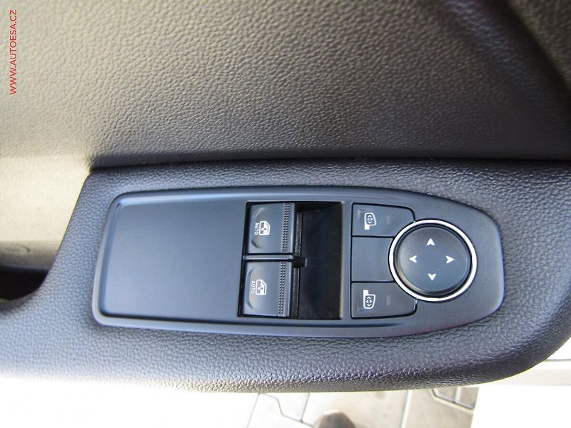 Renault Clio (2022) 1.0 TCe, 1.maj,ČR, LED, AC - fotka 11 z 20