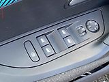 Peugeot 2008 (2022) 1.5 HDi, Style, kamera - náhled 11