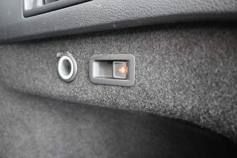 Volkswagen Passat (2022) 2.0 ELEGANCE LED MATRIX ACC Ta - fotka 23 z 32
