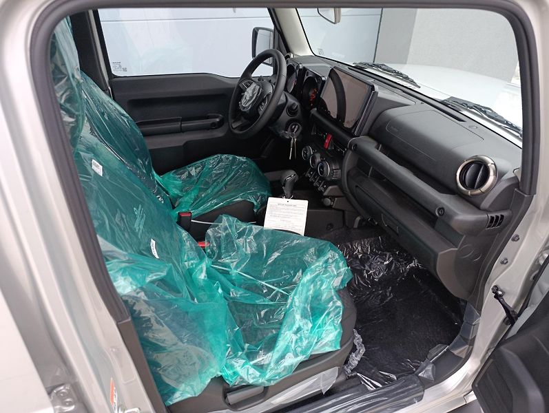 Suzuki Jimny 1.5 ALLGRIP LONG 75kW 4X4 GLX - fotka 16 z 27