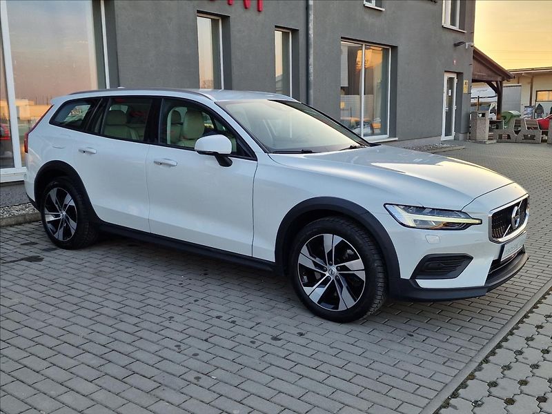 Volvo V60 D4 Cross Country AWD,ČR,1.Maj - fotka 2 z 50