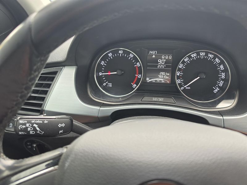 Škoda Fabia 1.0 TSI Park Senzor Navi - fotka 21 z 22