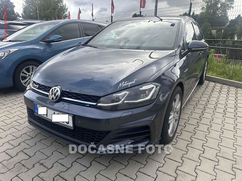Volkswagen Golf (2017) 2.0 TDi, navi, LED, autoAC - fotka 1 z 3