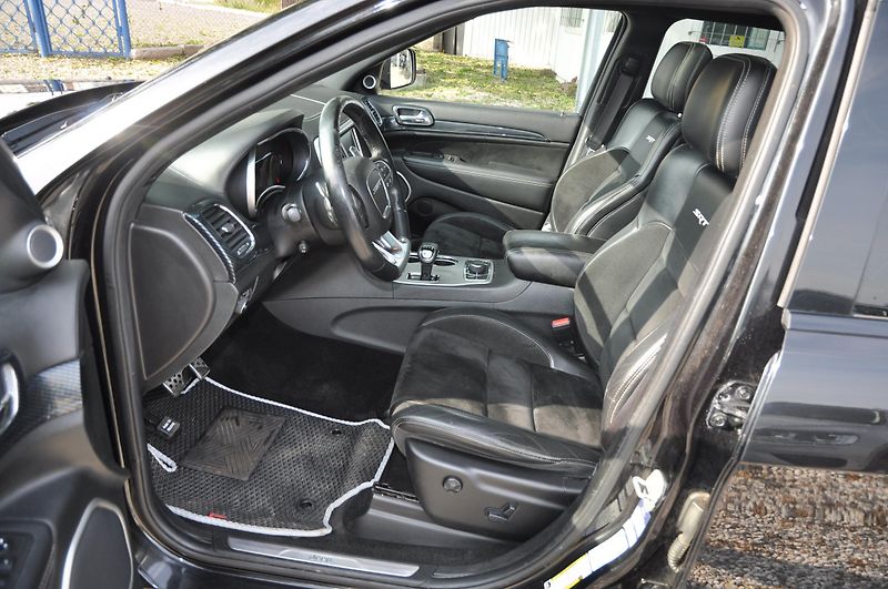 Jeep Grand Cherokee 6.4i SRT 344kW LPG!!! - fotka 6 z 23