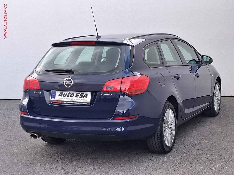 Opel Astra (2012) 1.4 T, 1.maj,ČR, servis - fotka 4 z 15