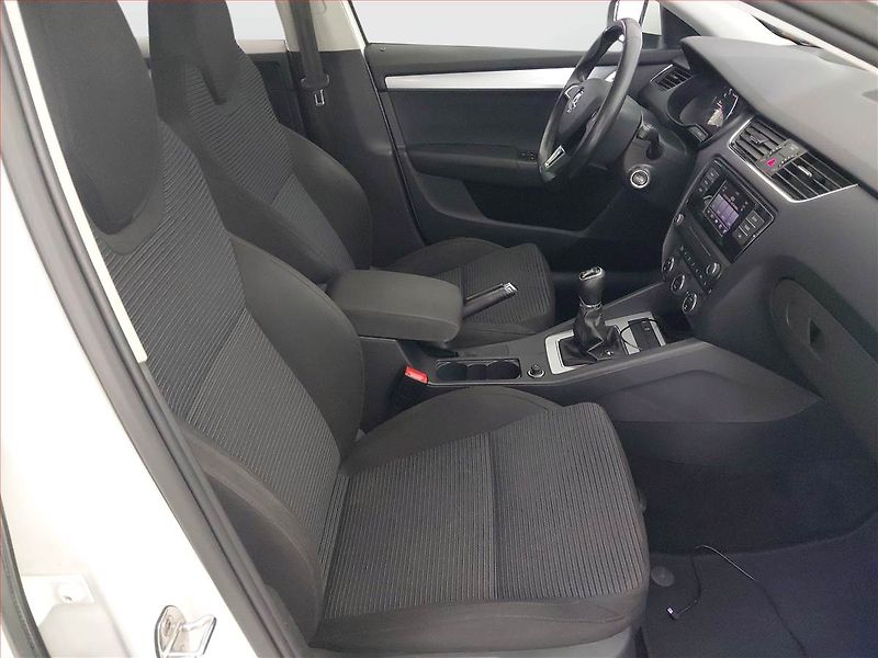 Škoda Octavia (2015) 2.0 TDI 4x4, 4X4, Xenony - fotka 9 z 19