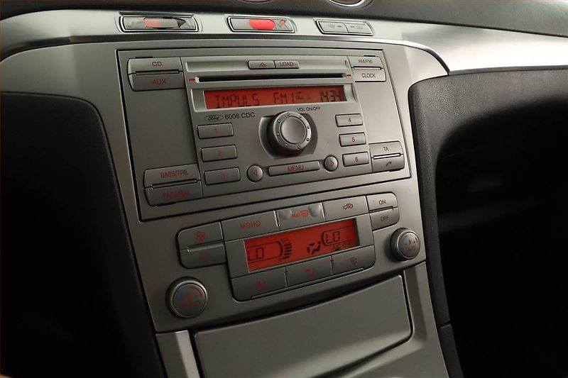Ford S-MAX (2008) 2.0 TDCi, po STK, zamluveno - fotka 15 z 17