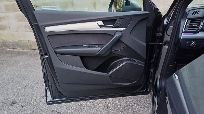 Audi Q5 2.0TDI 150kW QUATRRO S-LINE-ČR - fotka 23 z 50