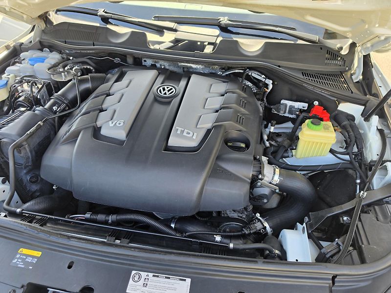 Volkswagen Touareg 3.0 TDI 4Motion Dyn Aud R-Line - fotka 17 z 24
