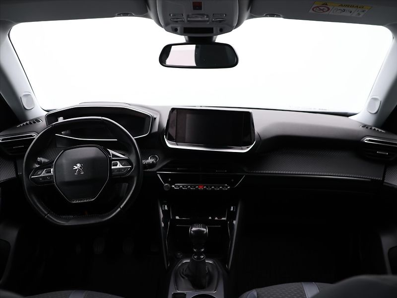 Peugeot 2008 1,2 PT 130k CZ Allure LED - fotka 17 z 25