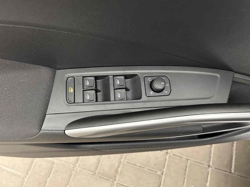 Škoda Fabia 1.0 TSI Top selection - fotka 21 z 28