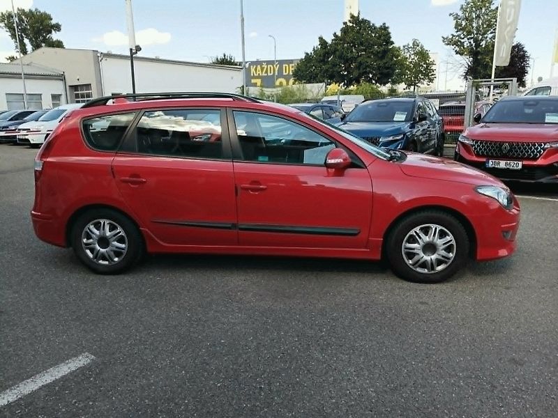 Hyundai i30 (2010) CW 1,4i Comfort LPG - fotka 3 z 24