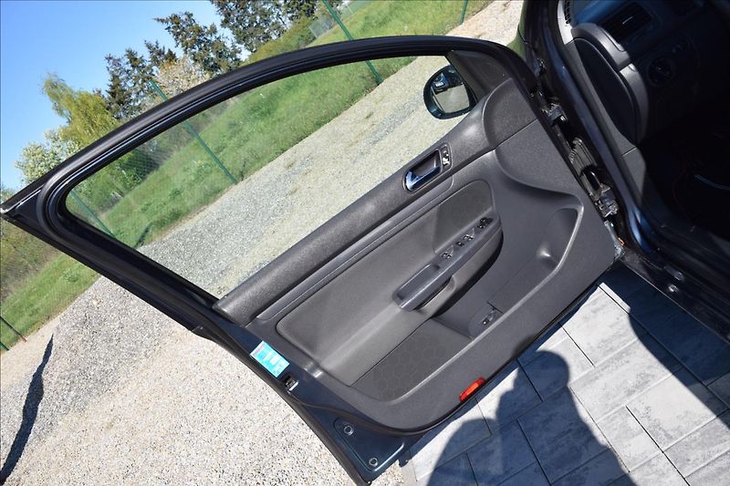 Volkswagen Golf 1,9 TDI 66KW BEZ DPF NOVÁ STK - fotka 27 z 45