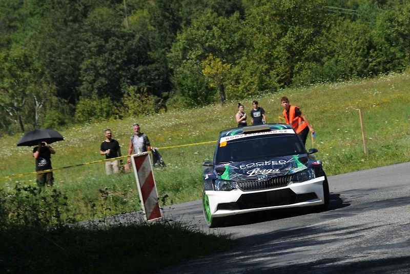 V rámci přípravy na víkendový 53. ročník Barum Czech Rally Zlín absolvovala třicítka pilotů úterní test na trati Ludkovice - Biskupice.
