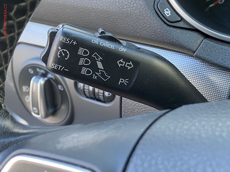 Volkswagen Golf (2011) 1.2 TSi, Style - fotka 13 z 17