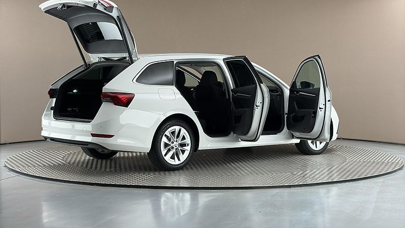 Škoda Octavia 2.0 TDI DSG Style Combi - fotka 6 z 25