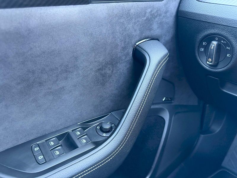 Škoda Superb (2022) 2.0 TSI 206kW SportLine 4x4 DS - fotka 11 z 35
