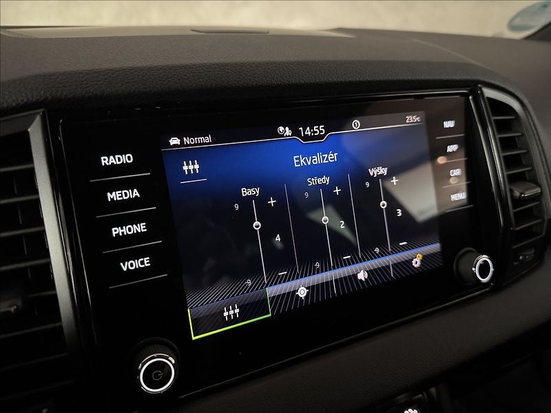 Škoda Karoq 1,5 TSi  DSG Sportline Kessy L - fotka 33 z 49