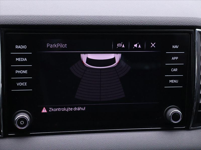 Škoda Karoq 1,5 TSI 110kW DSG CZ Navi LED - fotka 18 z 30