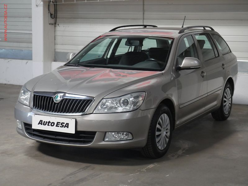 Škoda Octavia (2012) 1.6 TDI, ČR, AC, TZ, temp - fotka 3 z 17