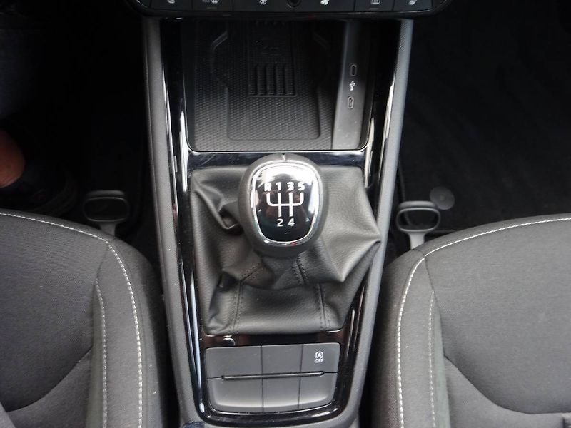 Škoda Scala (2024) 1,0TSi /70kW Selection Drive - fotka 13 z 28