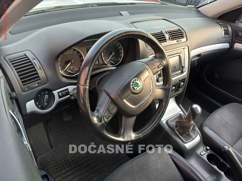 Škoda Octavia (2009) 1.9 TDi, ČR, AC, temp - fotka 3 z 3