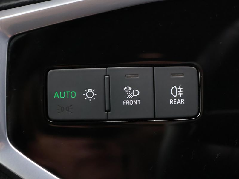 Audi Q3 2,0 40 TFSI Aut. quattro LED - fotka 16 z 28