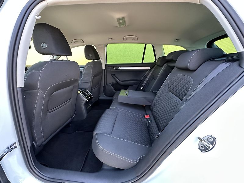 Škoda Superb (2016) 1.8TSI/132kW *STYLE* 1.Maj.  - fotka 31 z 38