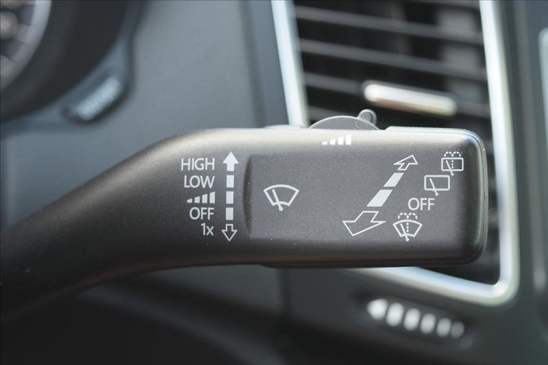 Seat Alhambra 2,0 TDI 100KW 7MÍST TOP VÝBAVA - fotka 39 z 50