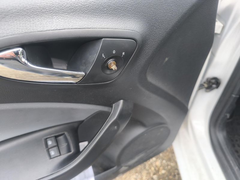 Seat Ibiza KRÁSNÁ,145KM,1.MAJITEL - fotka 15 z 16