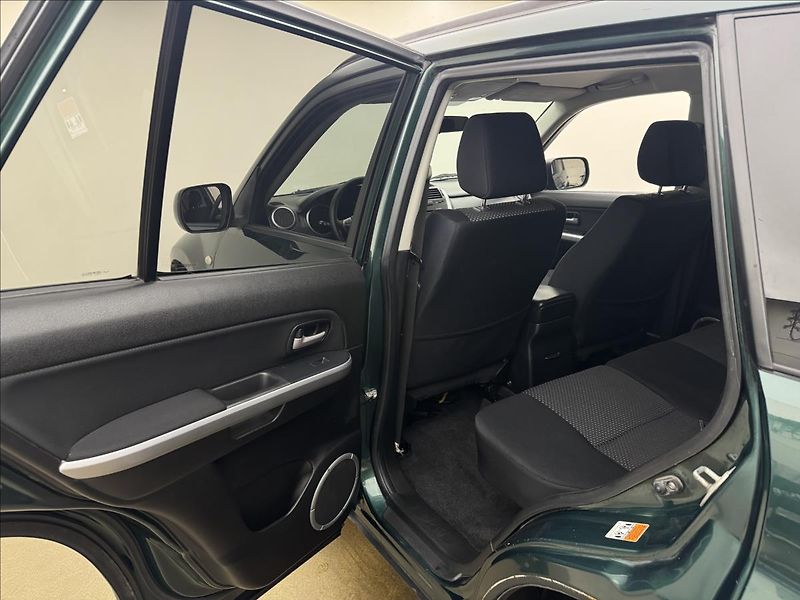 Suzuki Grand Vitara 1,9 4X4 TAŽNÉ CZ VELKÝ SERVIS - fotka 22 z 26