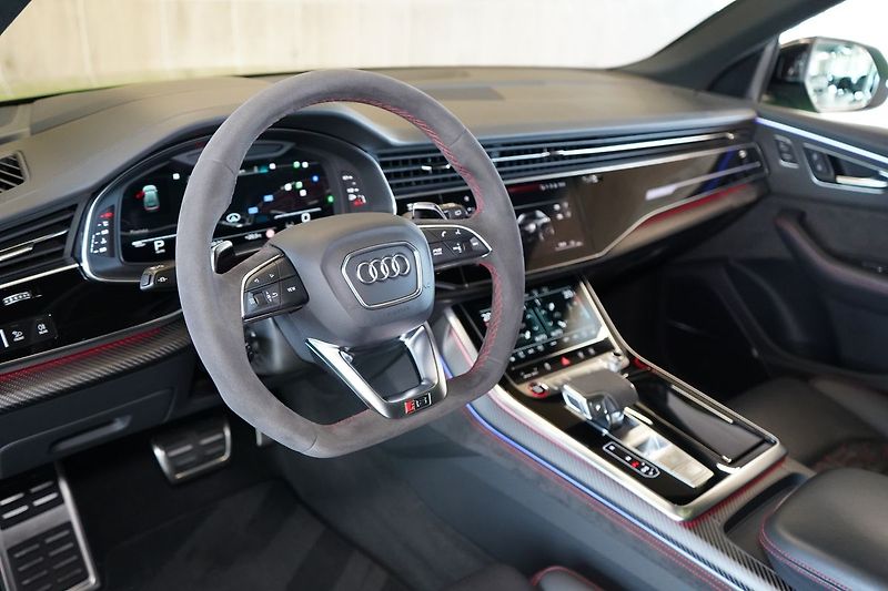 Audi RS Q8 Exclusive, Karbon brzdy, Pano - fotka 19 z 50