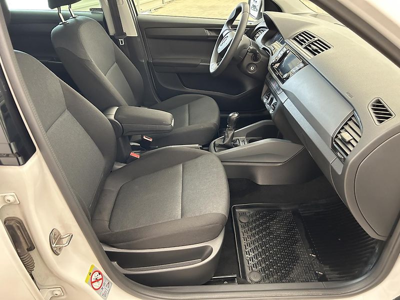Škoda Fabia 1.0 TSI Active Plus - fotka 23 z 26