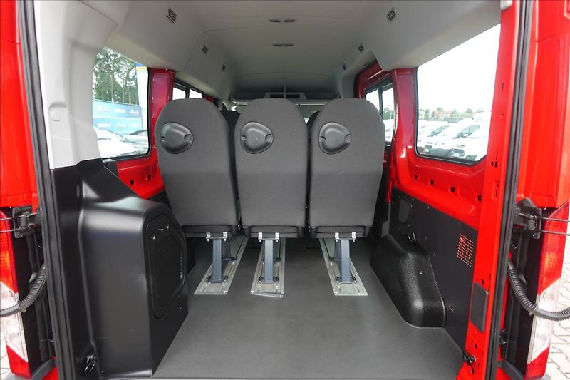 Ford Transit 2,2 TDCi  L2H2 9MÍST BUS KLIMA - fotka 11 z 25