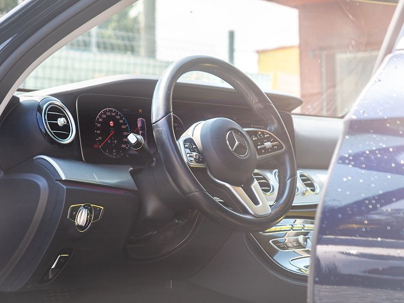 Mercedes-Benz Třídy E (2018) ČR 220CDI 143KW 4x4 – 2x PNEU - fotka 13 z 52