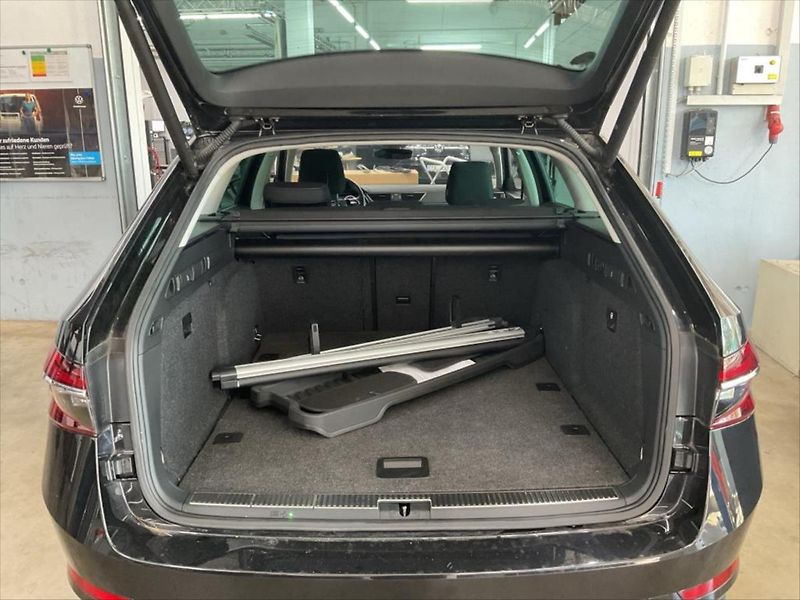 Škoda Superb 2,0 TDI TAŽNÉ WEBASTO KAMERA - fotka 8 z 10