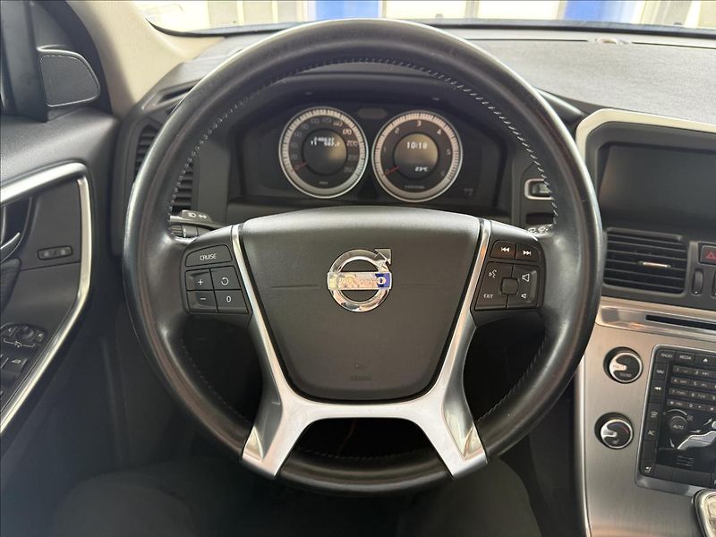Volvo XC60 2,0   SERVISNÍ KNÍŽKA - fotka 13 z 23