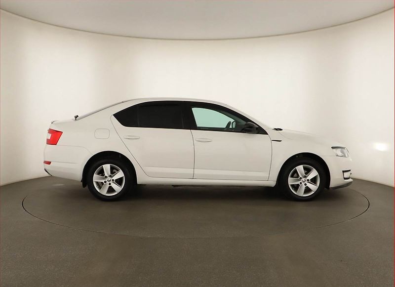 Škoda Octavia (2014) 1.6 TDI, Automat, Navi - fotka 6 z 15