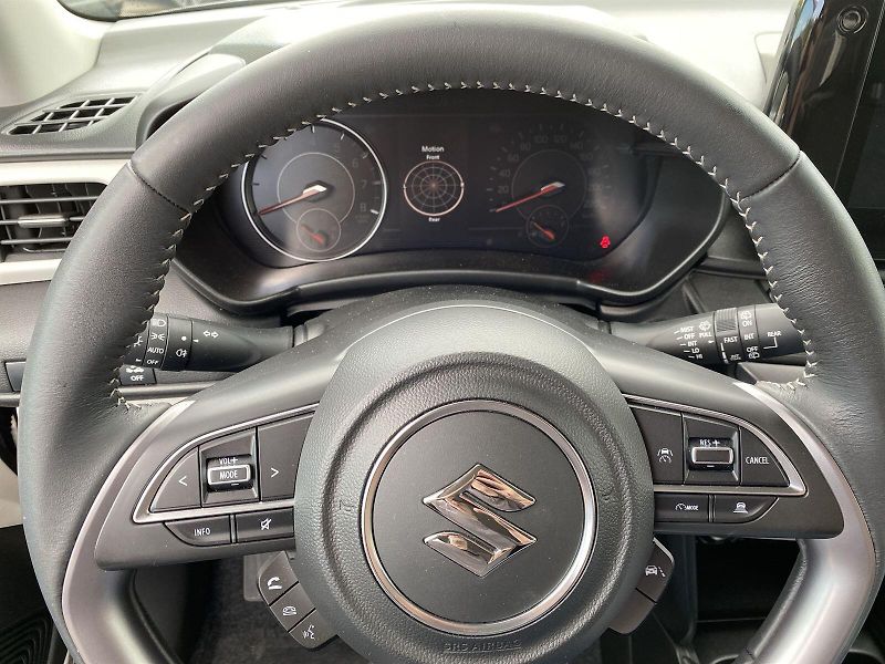 Suzuki Swift (2024) 1,2 4x4 - fotka 15 z 26