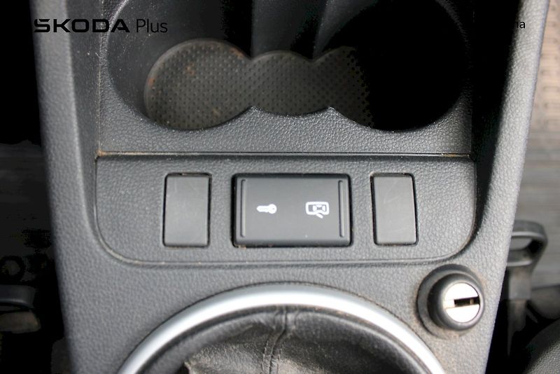Škoda Roomster (2009) 1.4 16V 63 kW Style - fotka 13 z 20