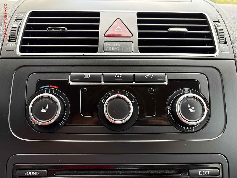 Volkswagen Touran (2013) 2.0TDi, TZ, výhř.sed. - fotka 14 z 16