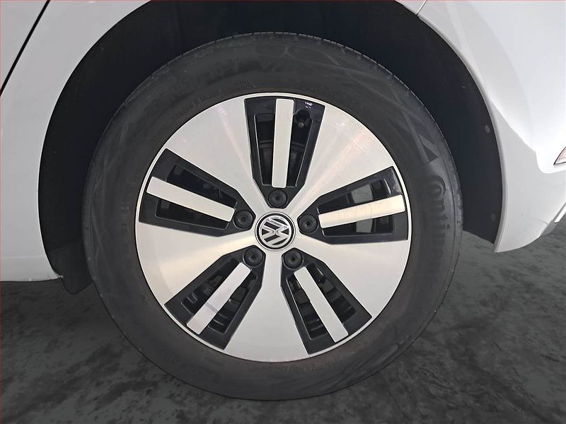 Volkswagen Golf (2018) 32 kWh - 37 Ah, Automat - fotka 15 z 23