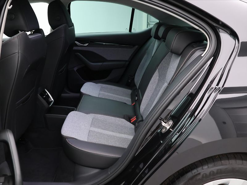 Škoda Octavia 2,0 TDI DSG Top Selection DPH - fotka 14 z 27