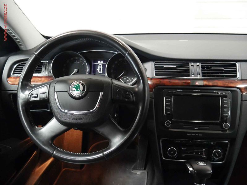 Škoda Superb (2012) 2.0 TDi, Elegance, DSG, kůže - fotka 11 z 22